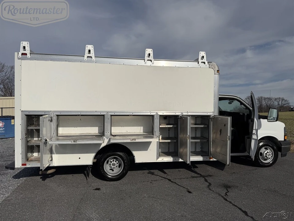 2019 Chevrolet Express - Image 10 of 12