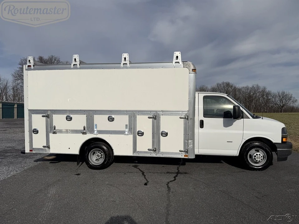 2019 Chevrolet Express - Image 5 of 12