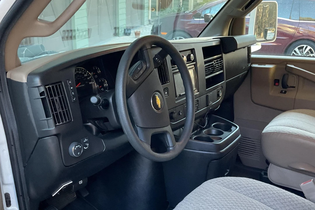 2019 Chevrolet Express - Image 22 of 23