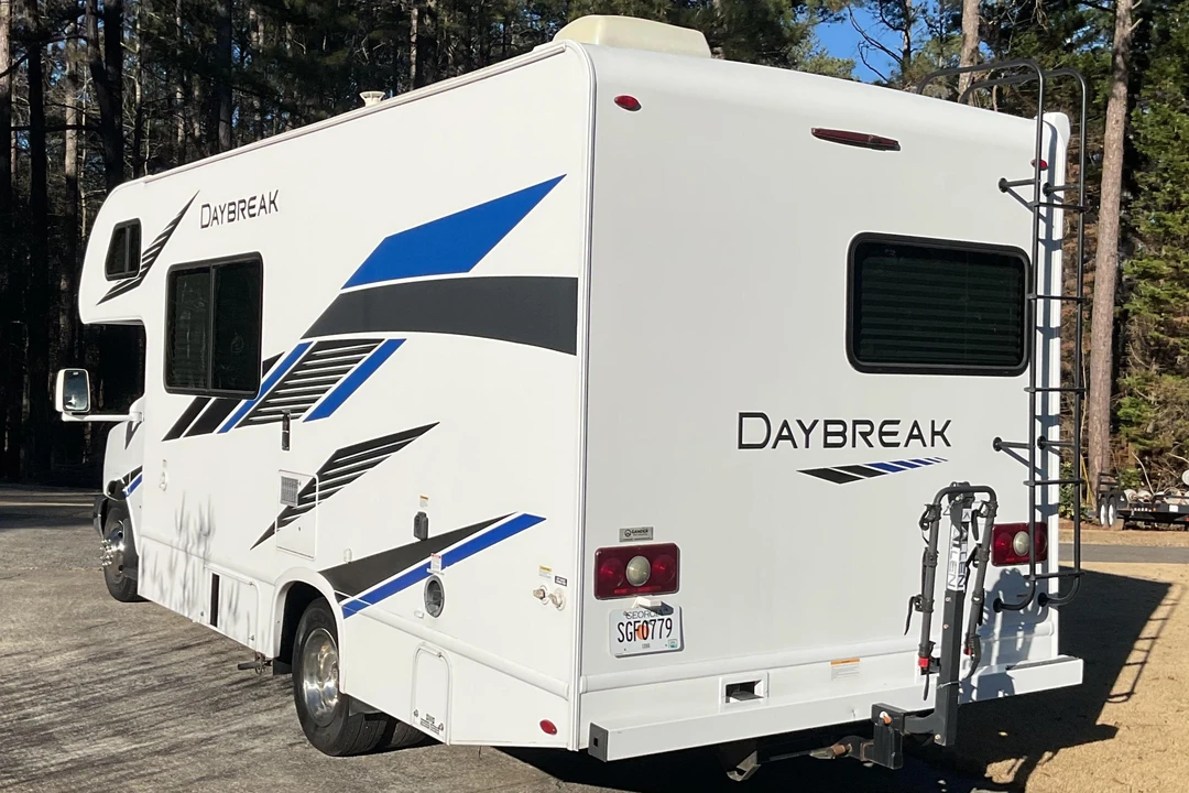 2019 Chevrolet Express - Image 4 of 23