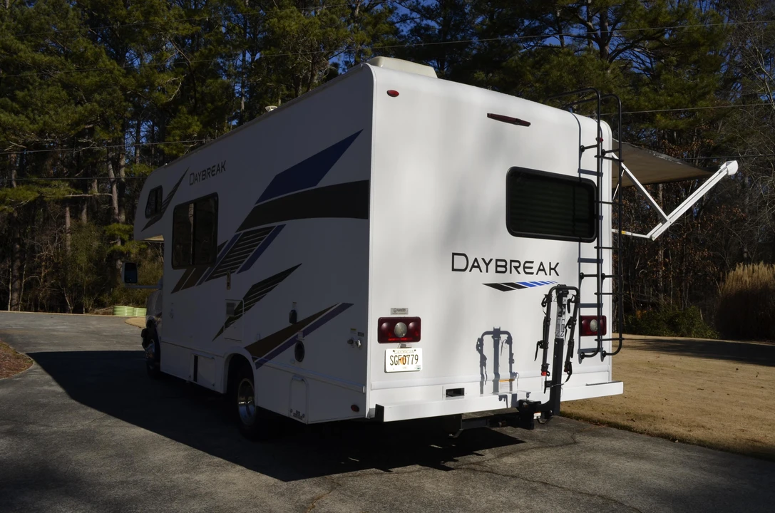 2019 Chevrolet Express - Image 8 of 23