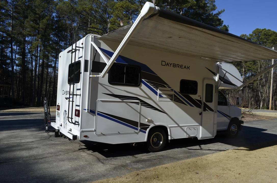 2019 Chevrolet Express - Image 17 of 23
