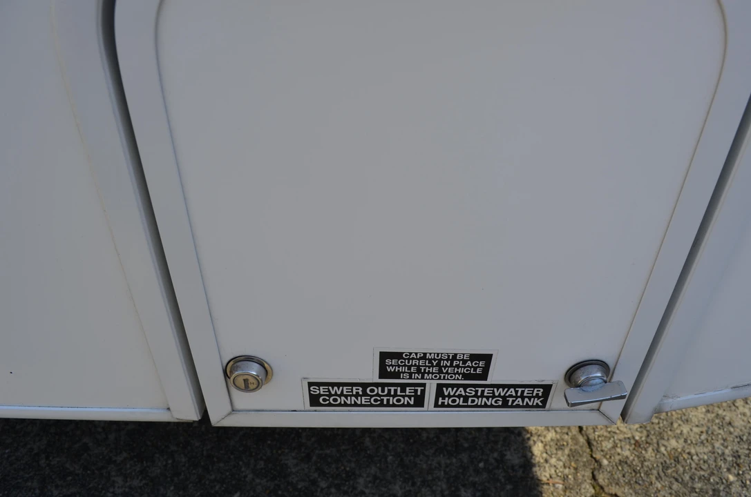 2019 Chevrolet Express - Image 14 of 23