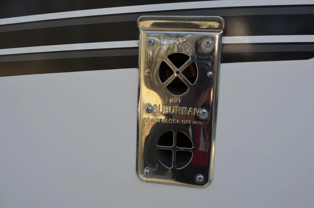 2019 Chevrolet Express - Image 15 of 23