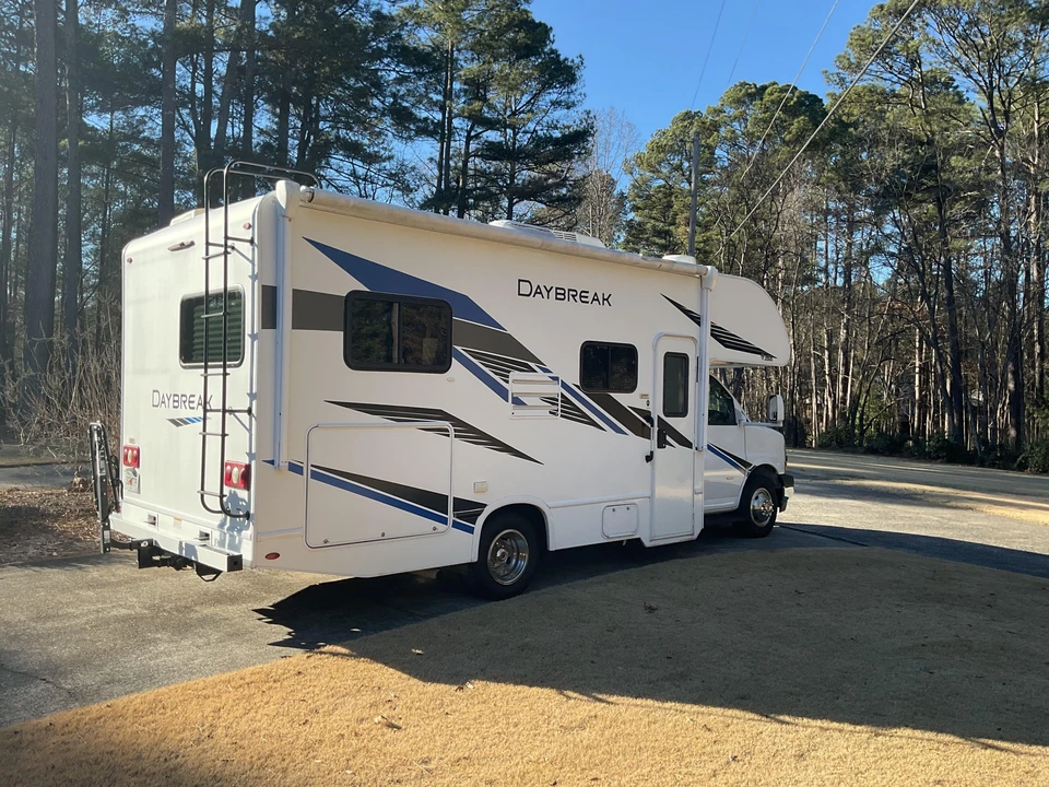 2019 Chevrolet Express - Image 10 of 23
