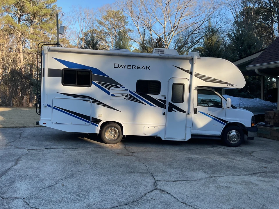 2019 Chevrolet Express - Image 11 of 23