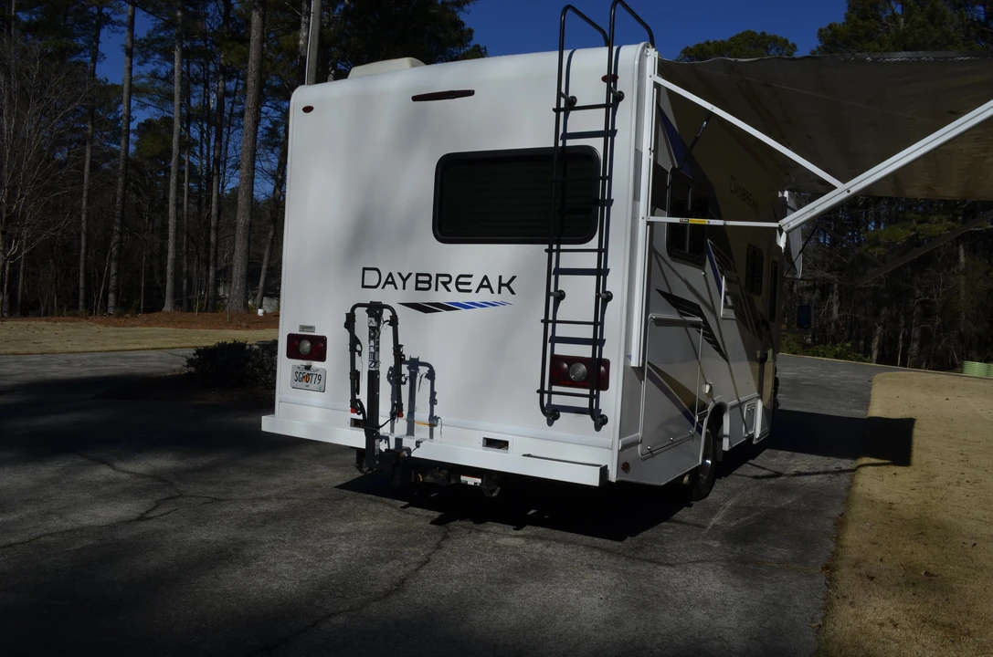 2019 Chevrolet Express - Image 9 of 23