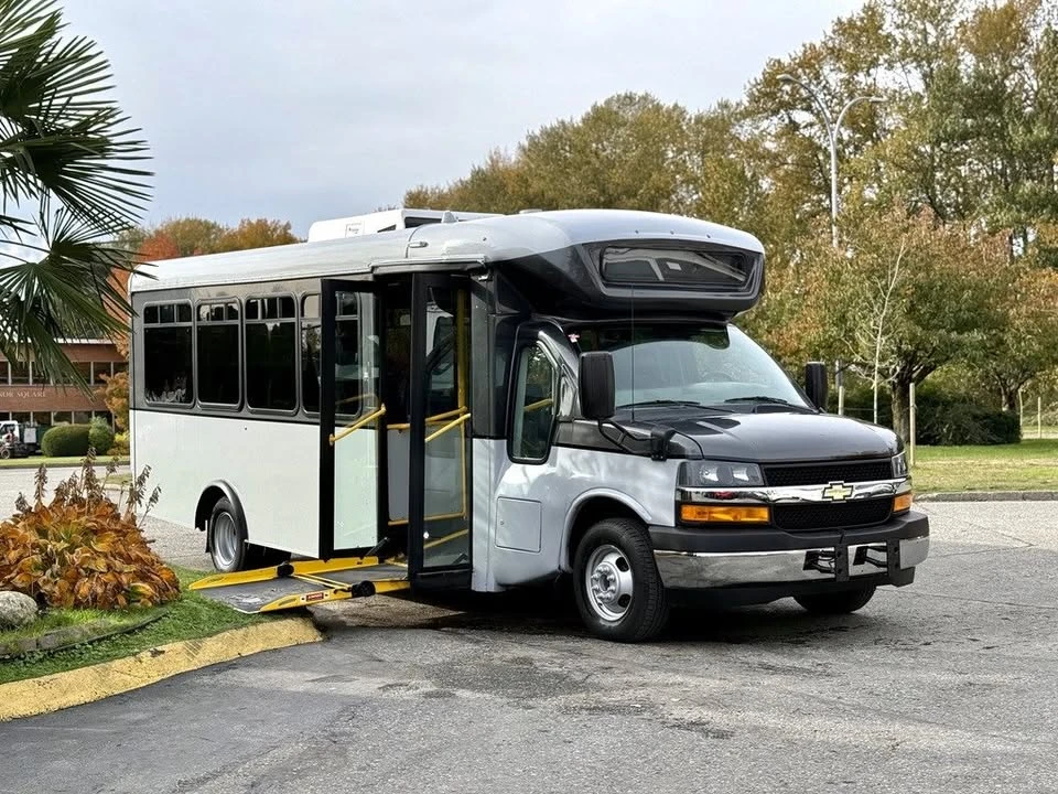 2019 Chevrolet Express - Image 11 of 20