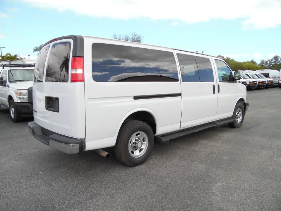 2019 Chevrolet Express - Image 4 of 21