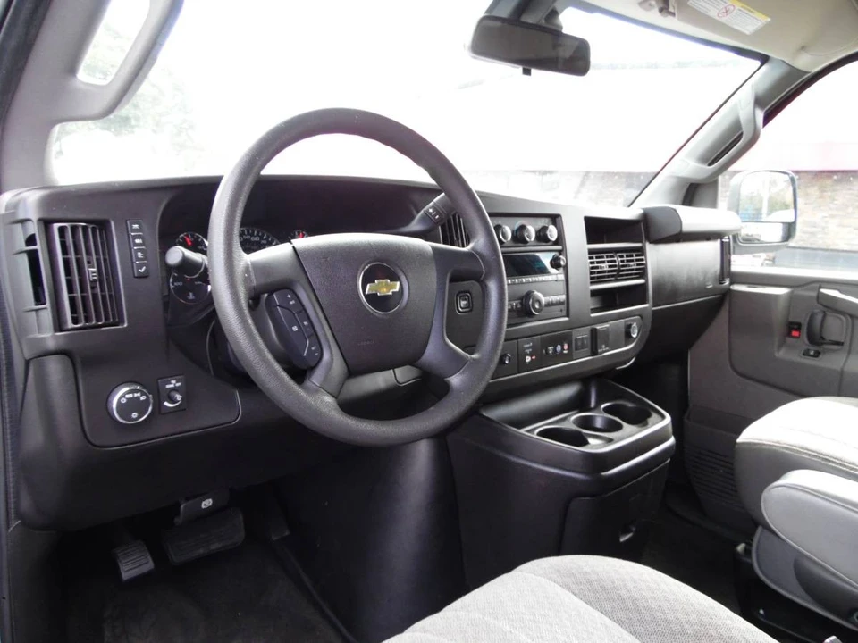 2019 Chevrolet Express - Image 13 of 21