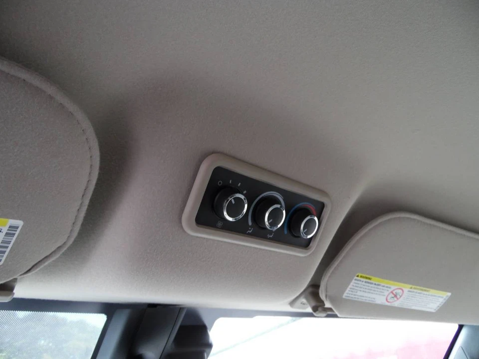 2019 Chevrolet Express - Image 17 of 21