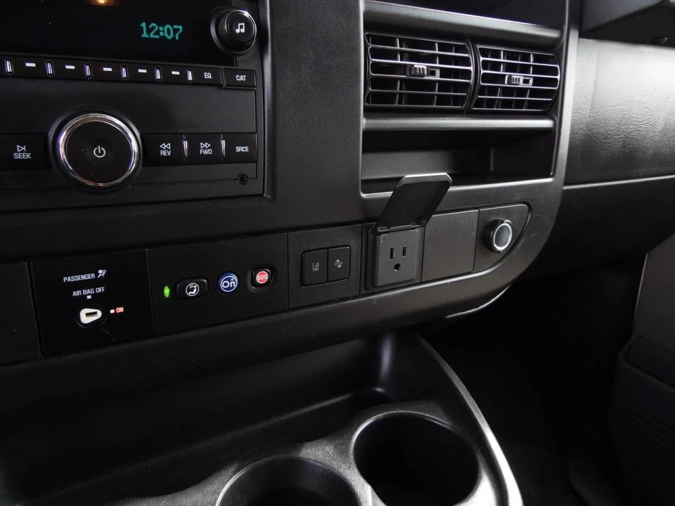 2019 Chevrolet Express - Image 16 of 21