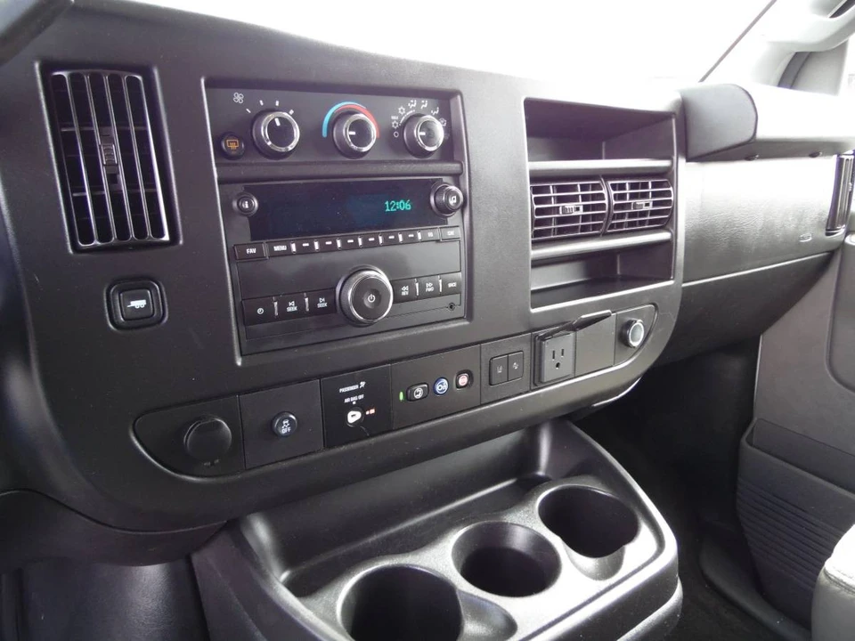 2019 Chevrolet Express - Image 15 of 21