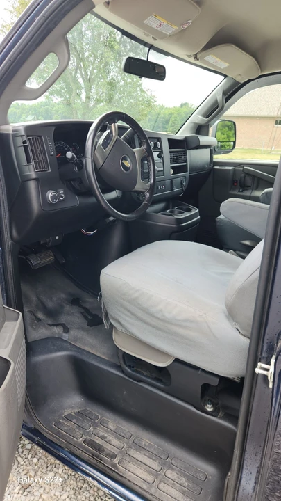 2019 Chevrolet Express - Image 10 of 12