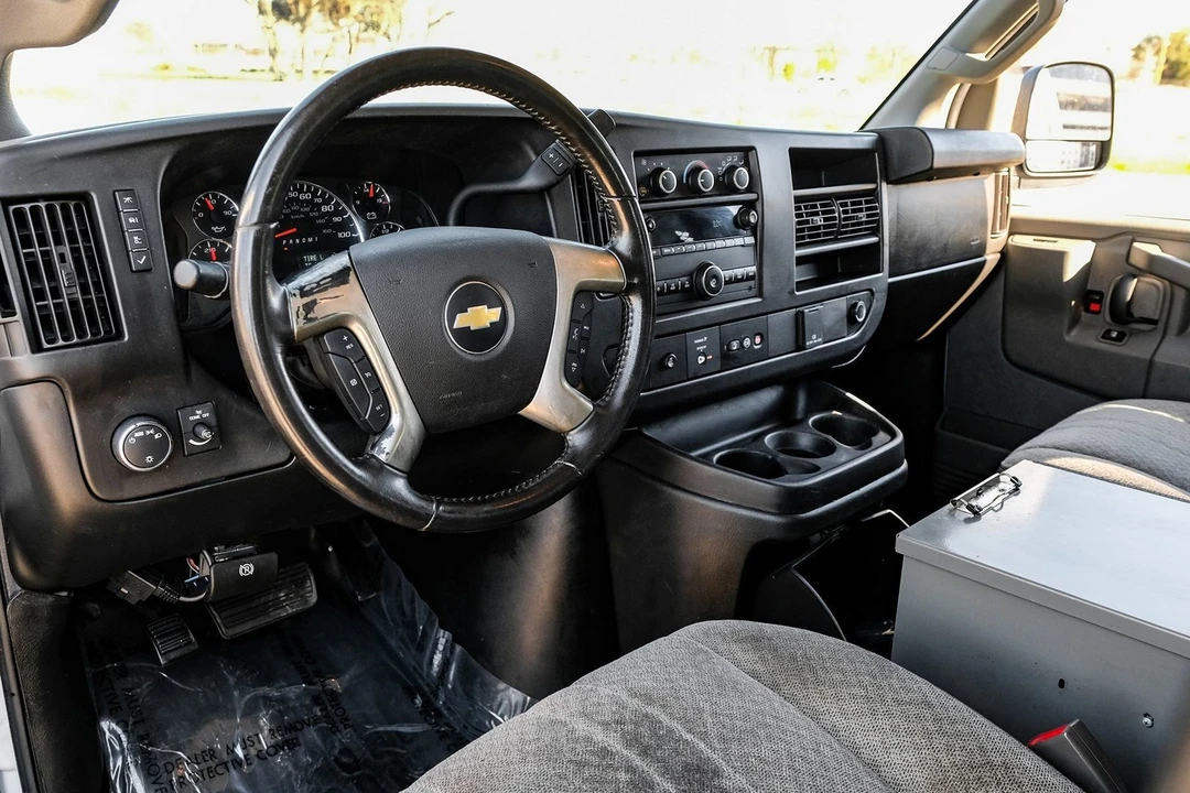 2019 Chevrolet Express - Image 4 of 21