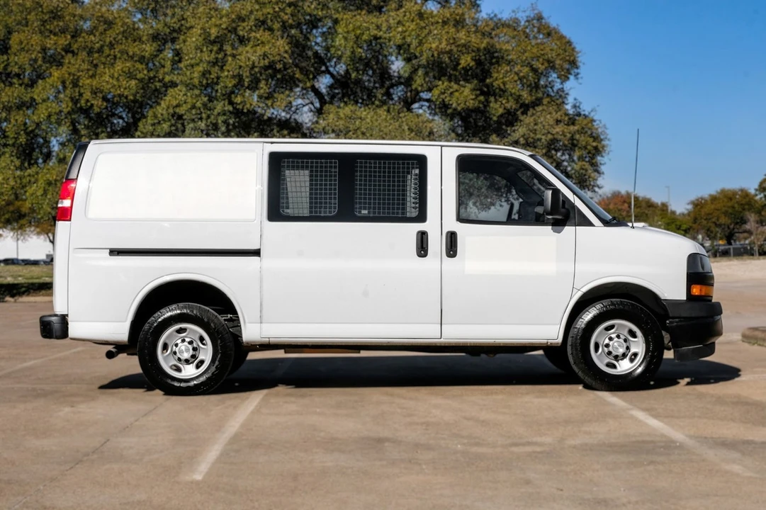 2019 Chevrolet Express - Image 8 of 21