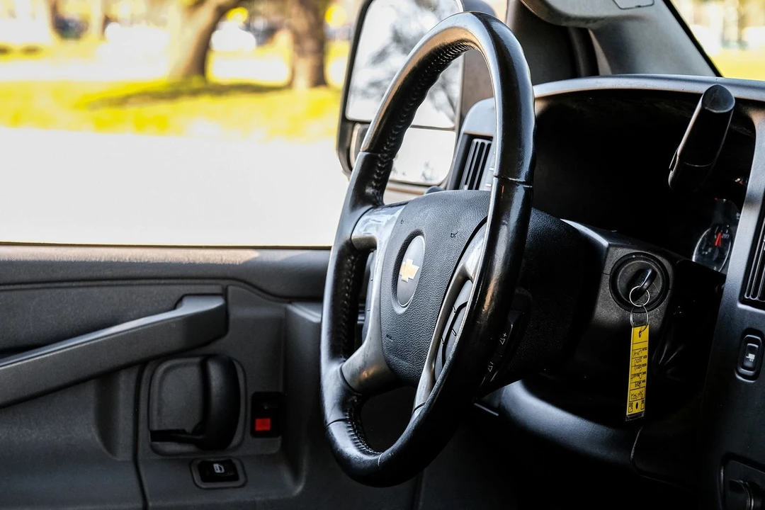 2019 Chevrolet Express - Image 14 of 21