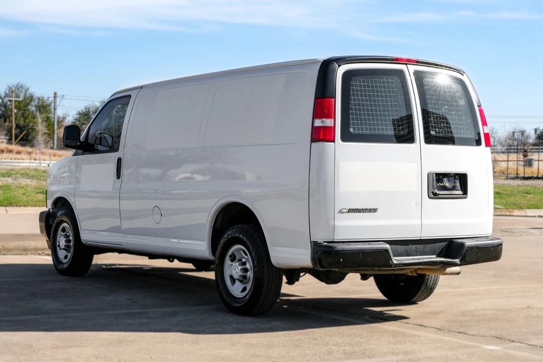 2019 Chevrolet Express - Image 11 of 21