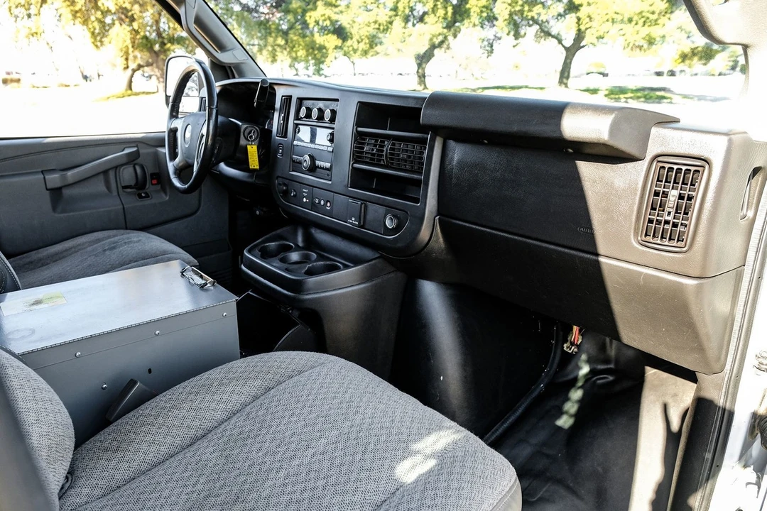 2019 Chevrolet Express - Image 13 of 21