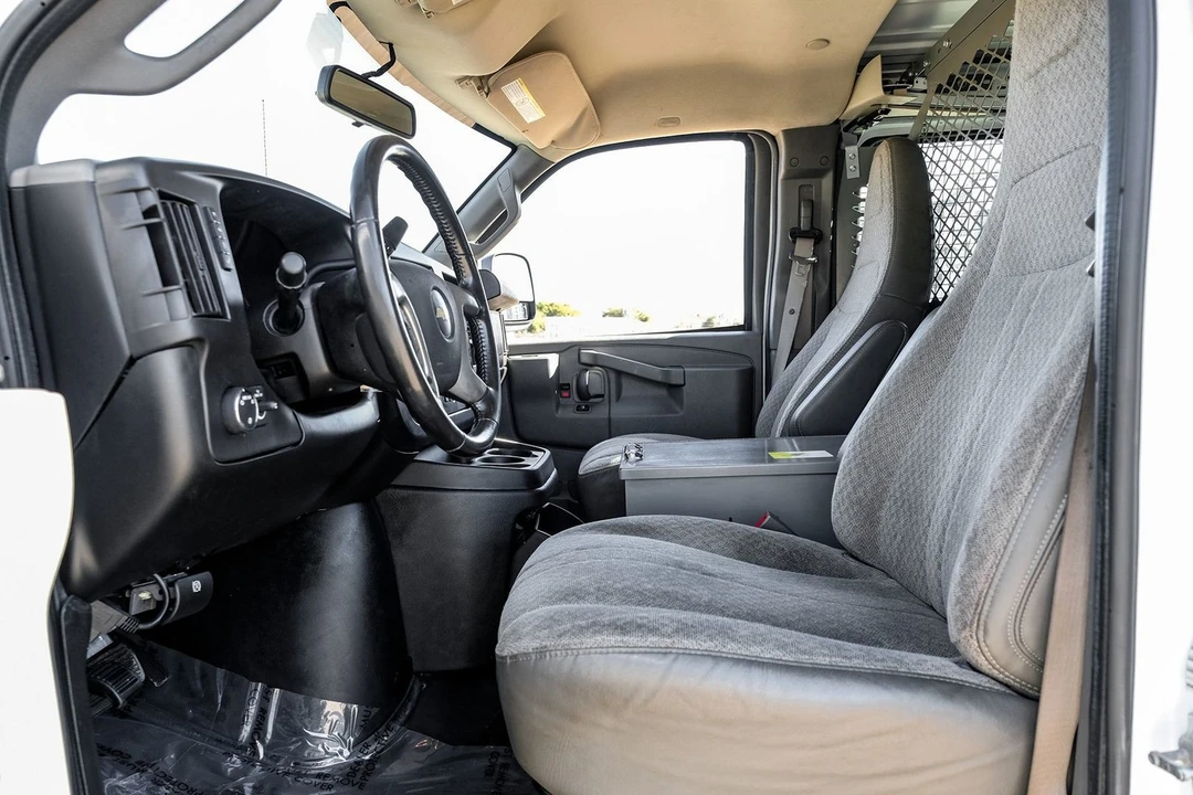 2019 Chevrolet Express - Image 5 of 21