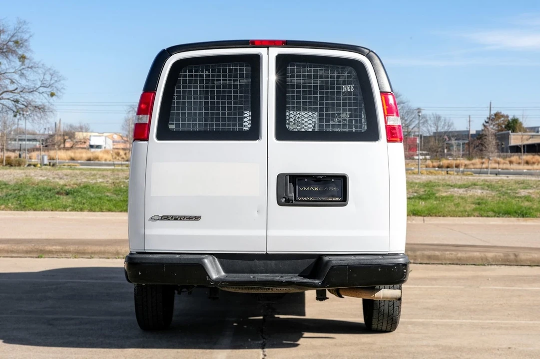 2019 Chevrolet Express - Image 10 of 21