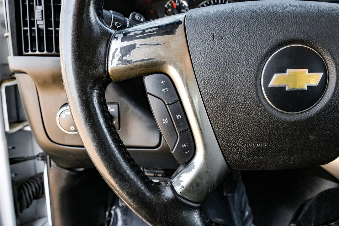 2019 Chevrolet Express - Image 15 of 21