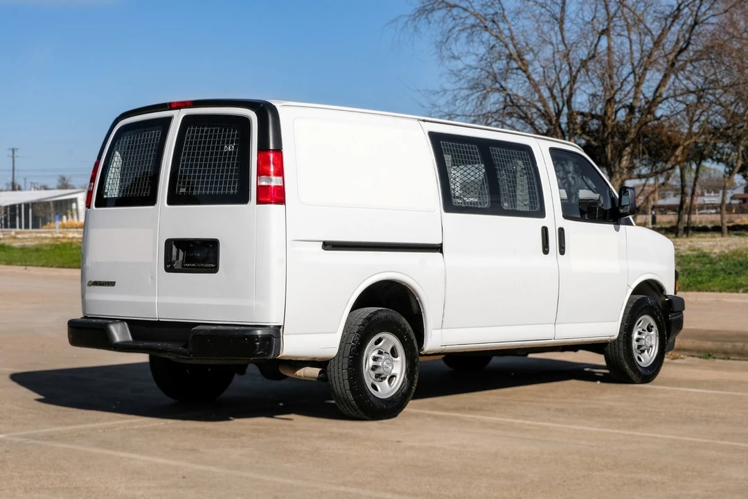 2019 Chevrolet Express - Image 9 of 21