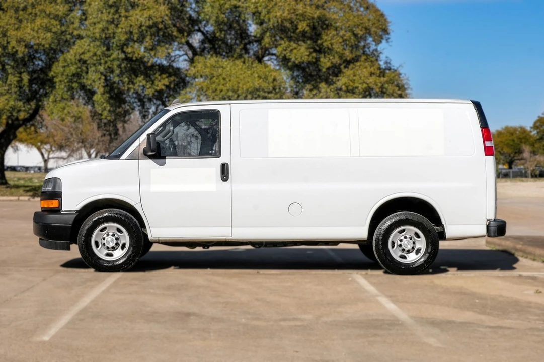 2019 Chevrolet Express - Image 12 of 21