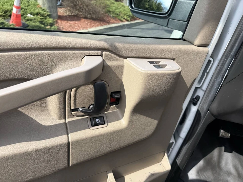 2019 Chevrolet Express - Image 20 of 21