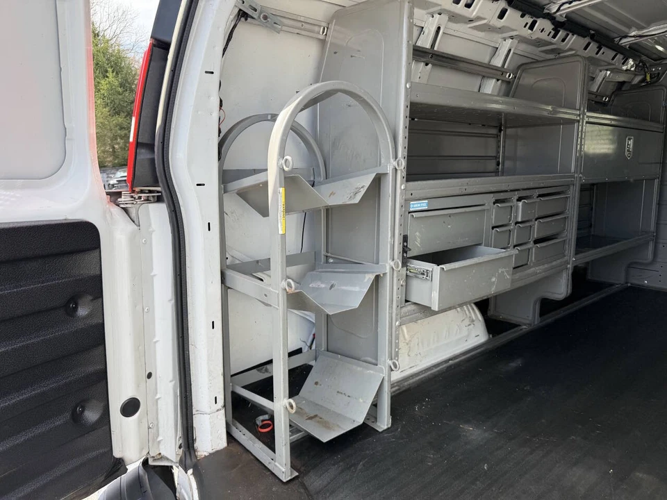 2019 Chevrolet Express - Image 15 of 21