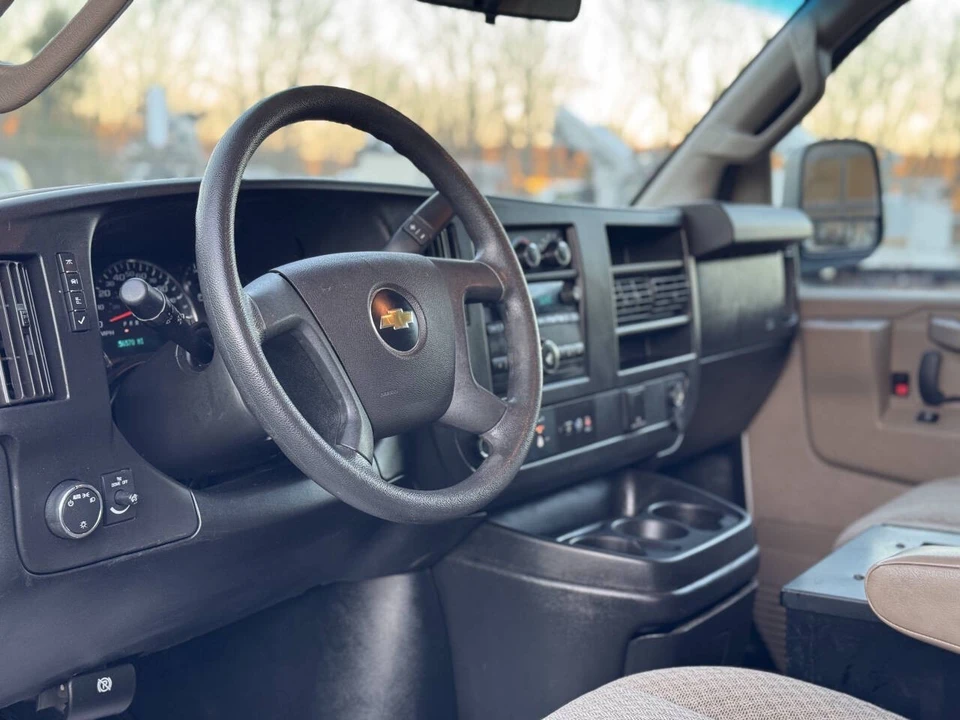 2019 Chevrolet Express - Image 14 of 21