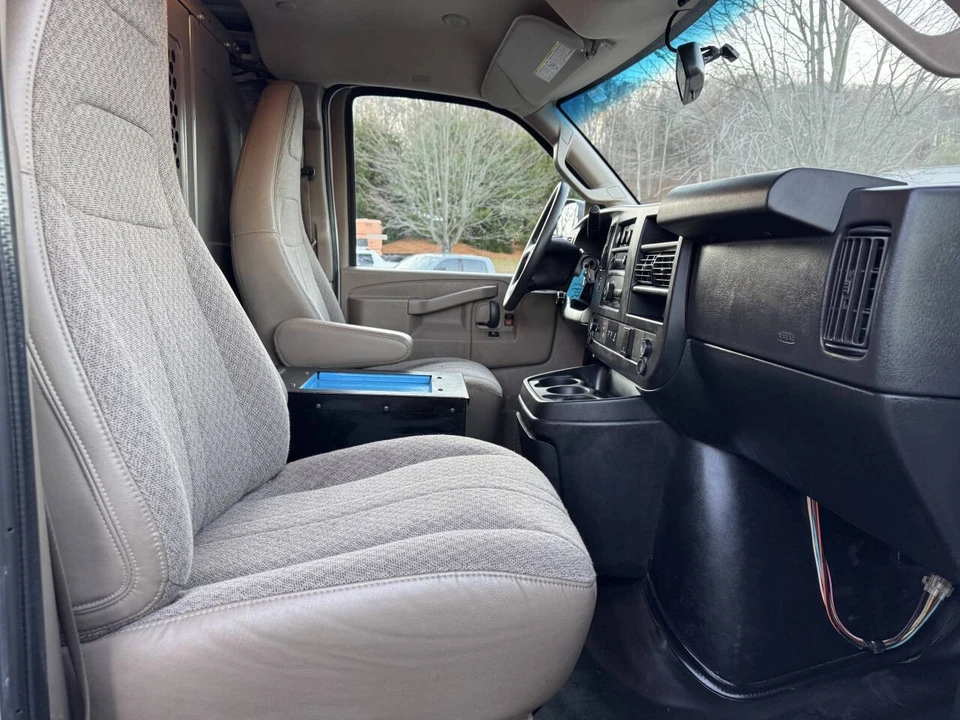 2019 Chevrolet Express - Image 16 of 21