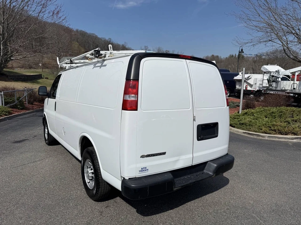 2019 Chevrolet Express - Image 7 of 21