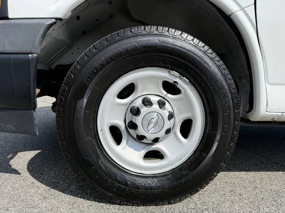 2019 Chevrolet Express - Image 17 of 21