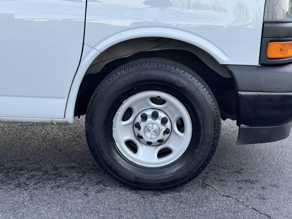 2019 Chevrolet Express - Image 15 of 21