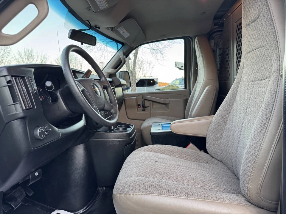 2019 Chevrolet Express - Image 17 of 21
