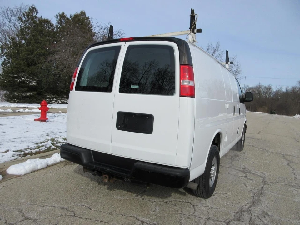 2019 Chevrolet Express - Image 8 of 21