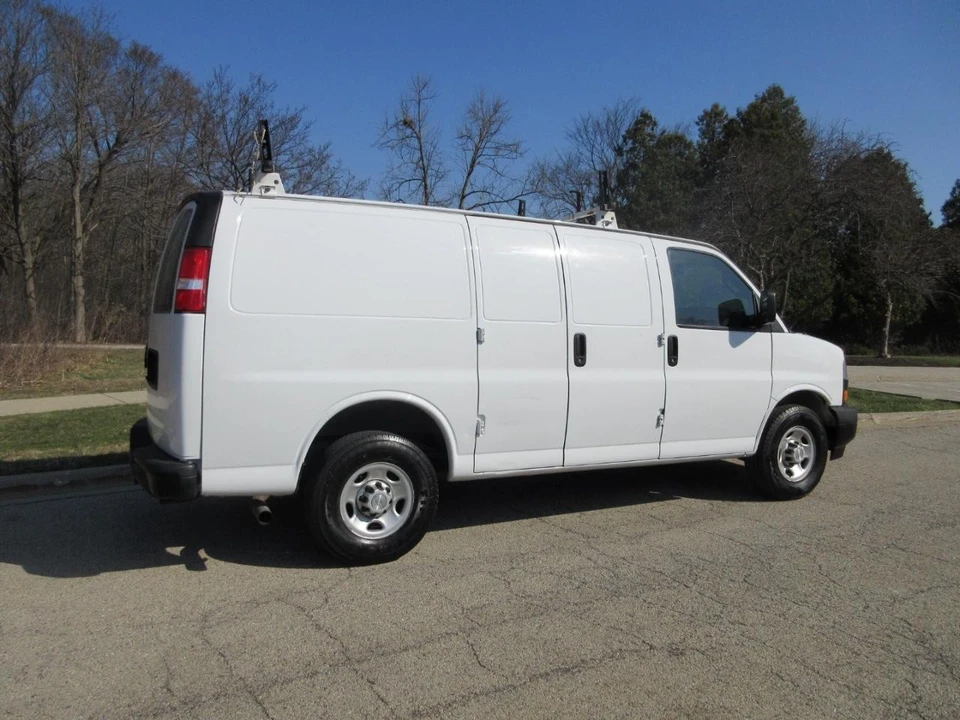 2019 Chevrolet Express - Image 15 of 21