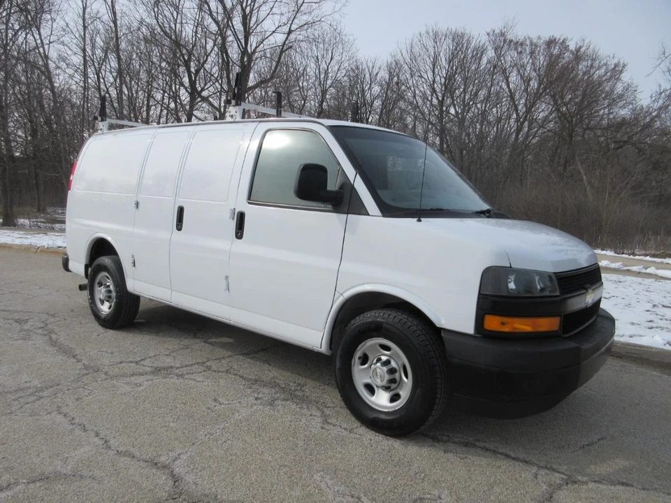 2019 Chevrolet Express - Image 15 of 21