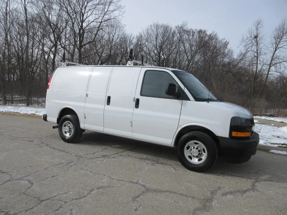 2019 Chevrolet Express - Image 4 of 21