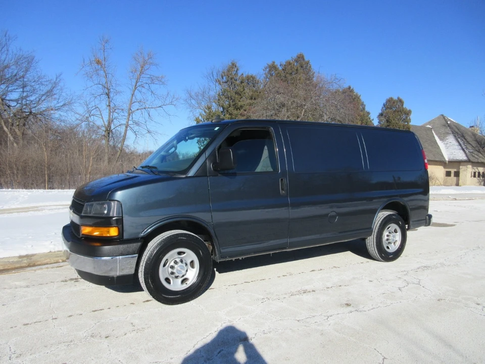 2019 Chevrolet Express - Image 4 of 21