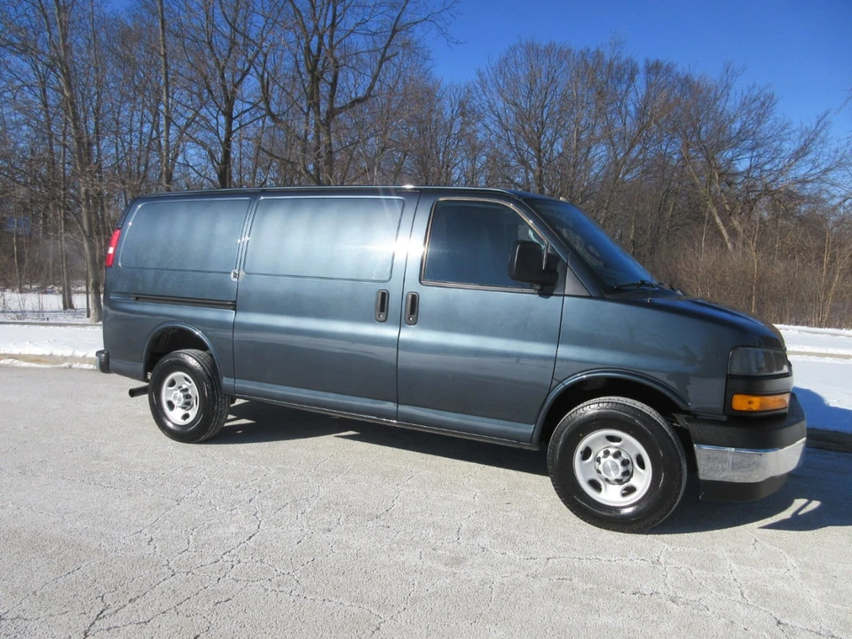 2019 Chevrolet Express - Image 5 of 21