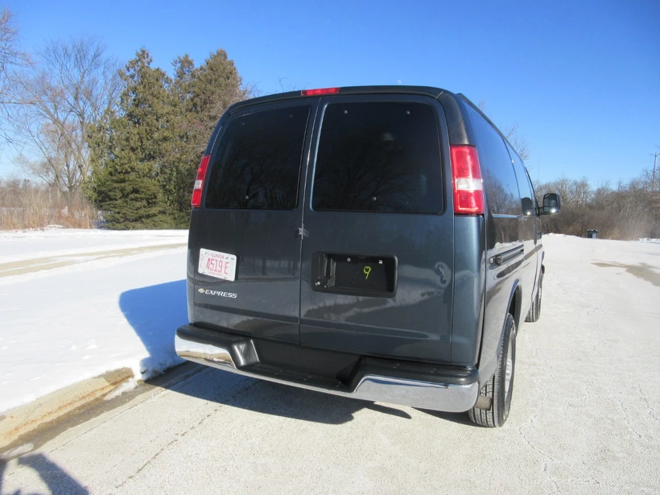 2019 Chevrolet Express - Image 9 of 21