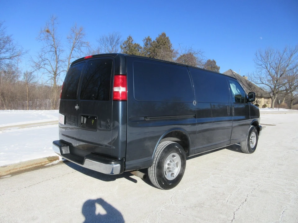 2019 Chevrolet Express - Image 8 of 21