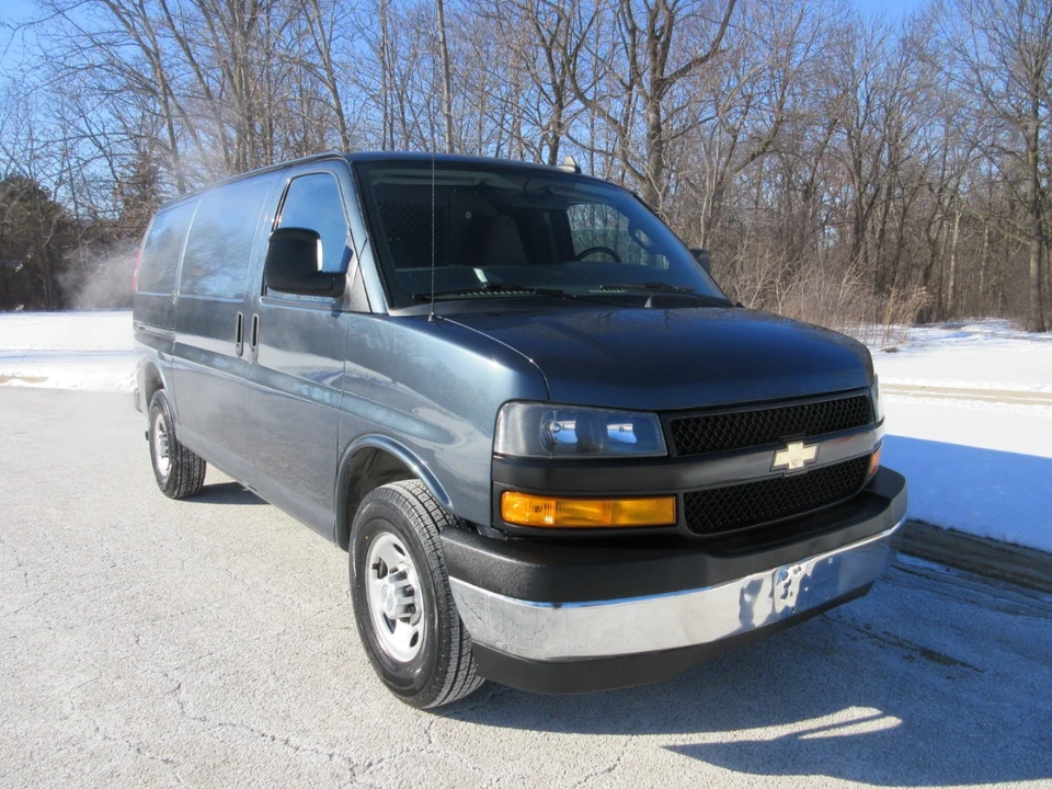 2019 Chevrolet Express - Image 15 of 21