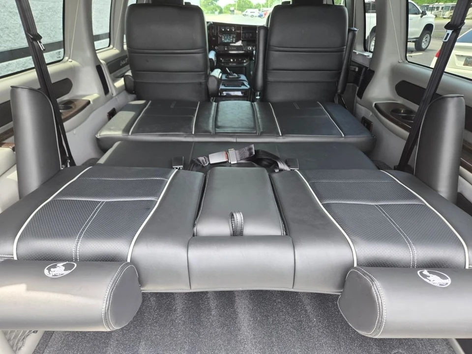 2019 Chevrolet Express - Image 9 of 12