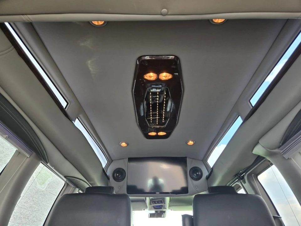 2019 Chevrolet Express - Image 10 of 12