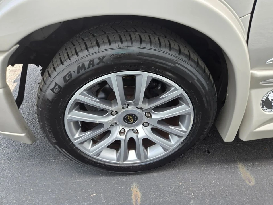 2019 Chevrolet Express - Image 11 of 12
