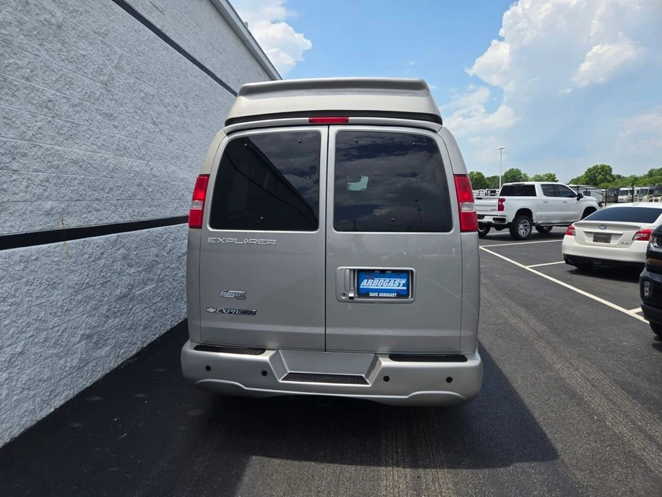 2019 Chevrolet Express - Image 4 of 12