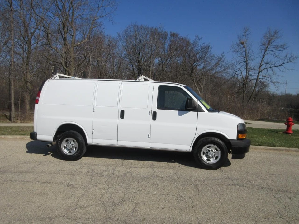2019 Chevrolet Express - Image 13 of 21
